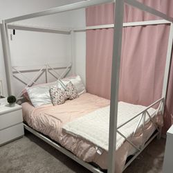 White Metal Canopy bed (Full) 