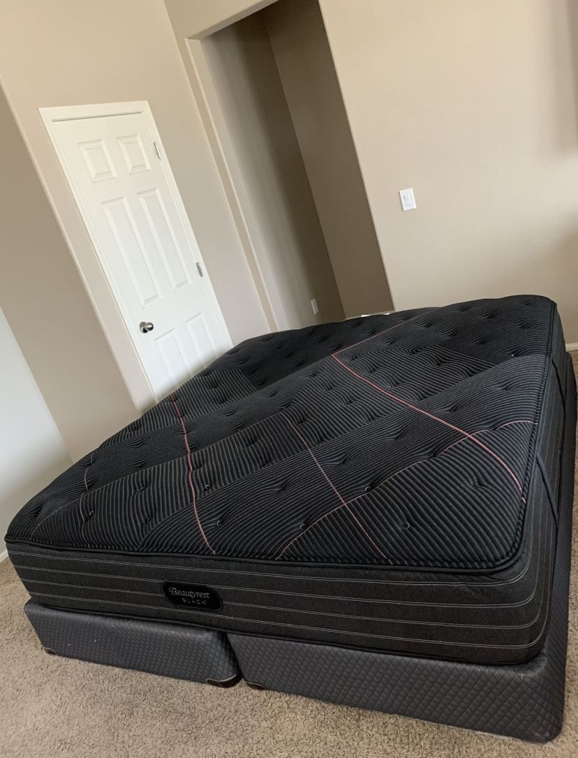 KING MATTRESS BEAUTYREST BLACK SOFT AND FREE BOX SPRINGS