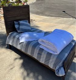 Twin bed complete set ready to go!