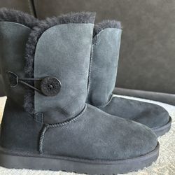 UGGS NEVER WORN Bailey Women’s Suede Boots size 10