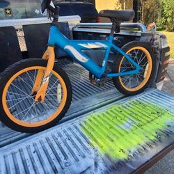 HOT WHEELS  26 INCH BOY'S PROJECT BIKE (FIXER UPPER) !
