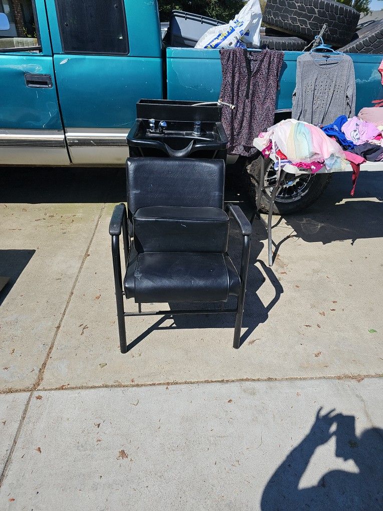 Shampoo Sink and Chair