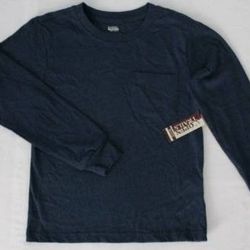 Size 8-10 M boys jacket with long sleeves and round neck
