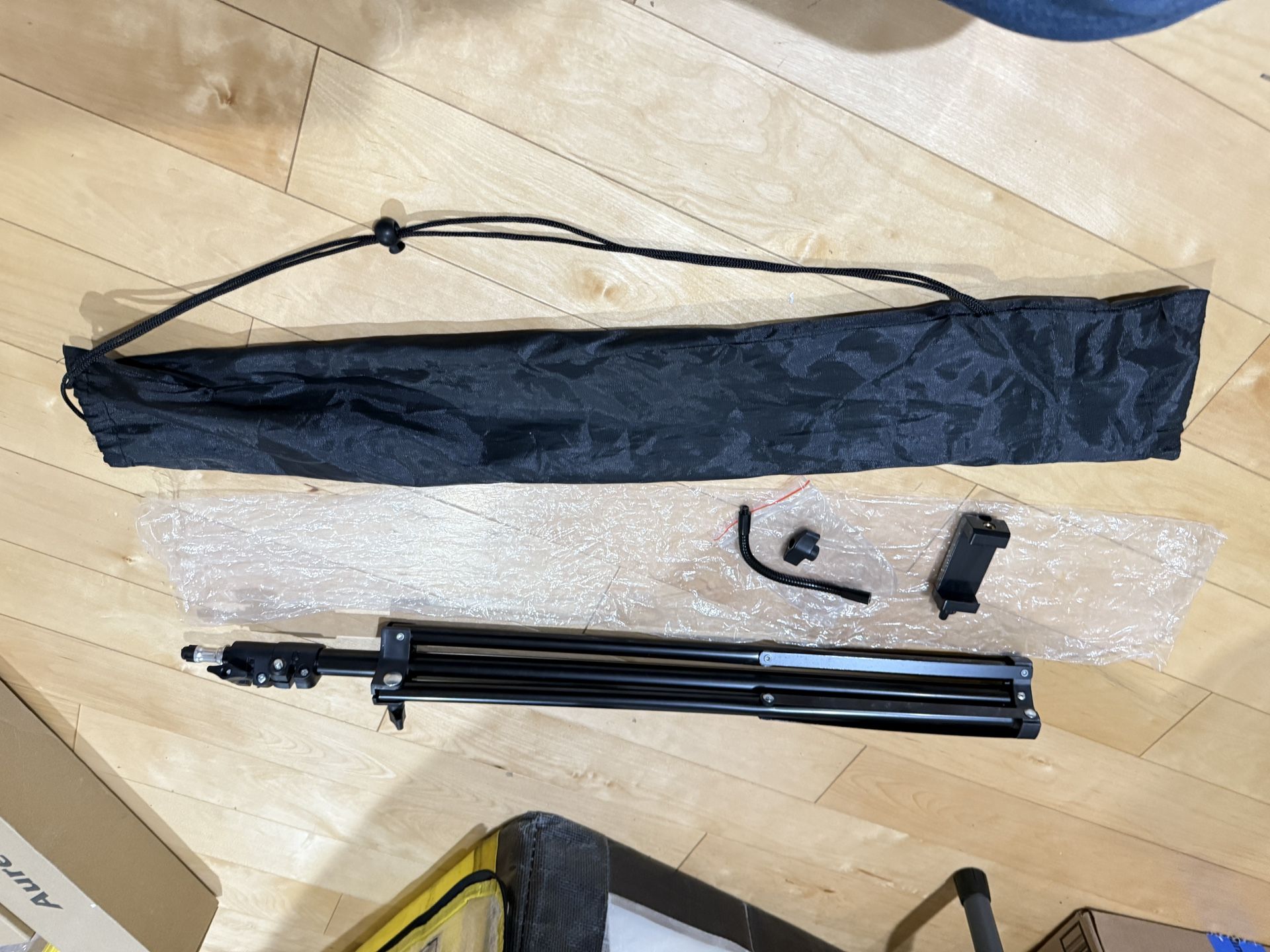 portable Tripod accessory kits with bag and phone holder