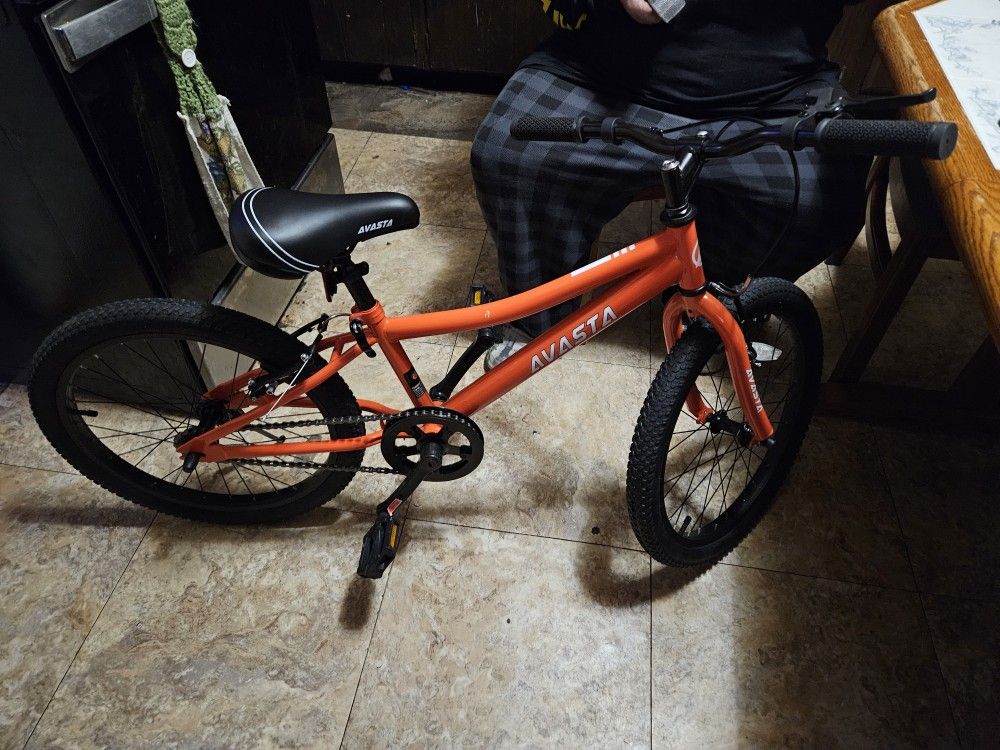 Brand new avasta kids bike, 18/20 inch. Orange.