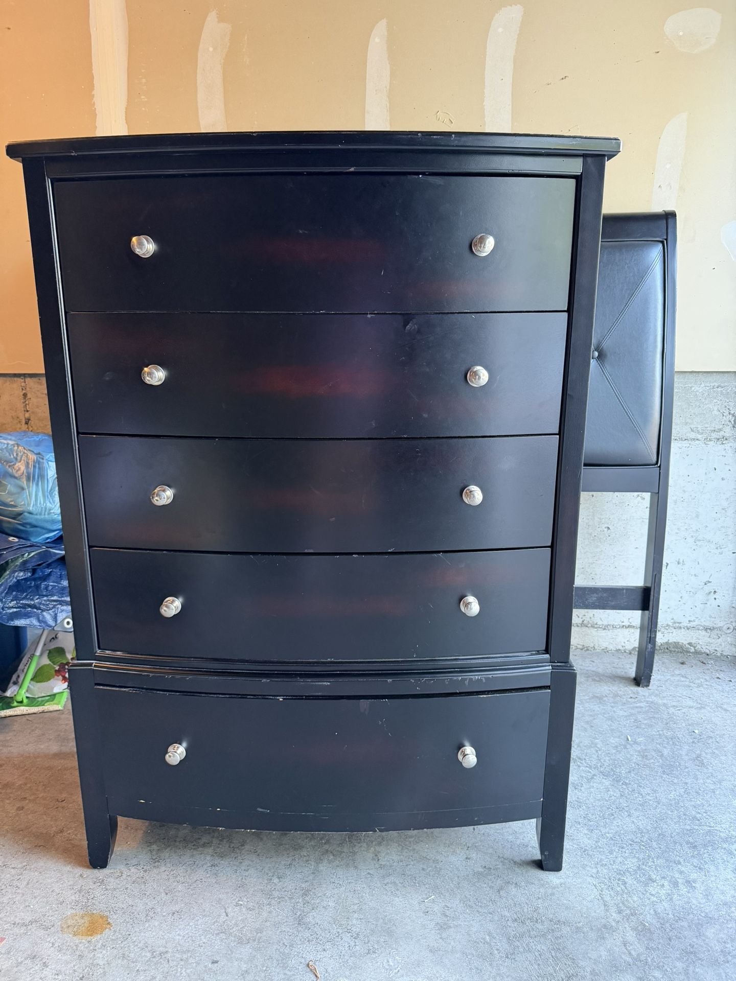 DRESSER/ CHEST OF DRAWERS