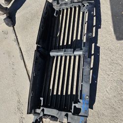 Chevy  Chevrolet  Silverado 1500  Grille Shutter Oem  22 To 25