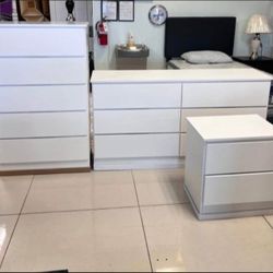 DRESSER, CHEST AND TWO NIGHSTANDS