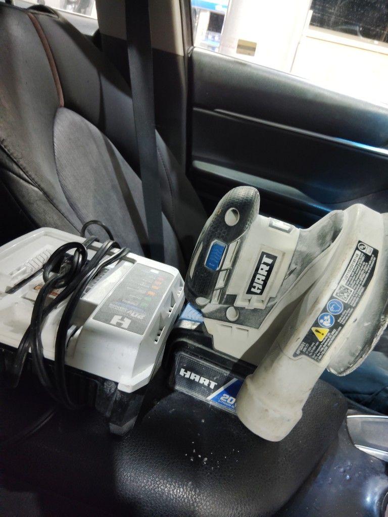 Hart 20v Orbital Sander And Charger Included