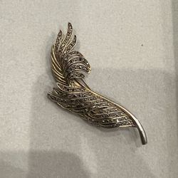 Brooch 