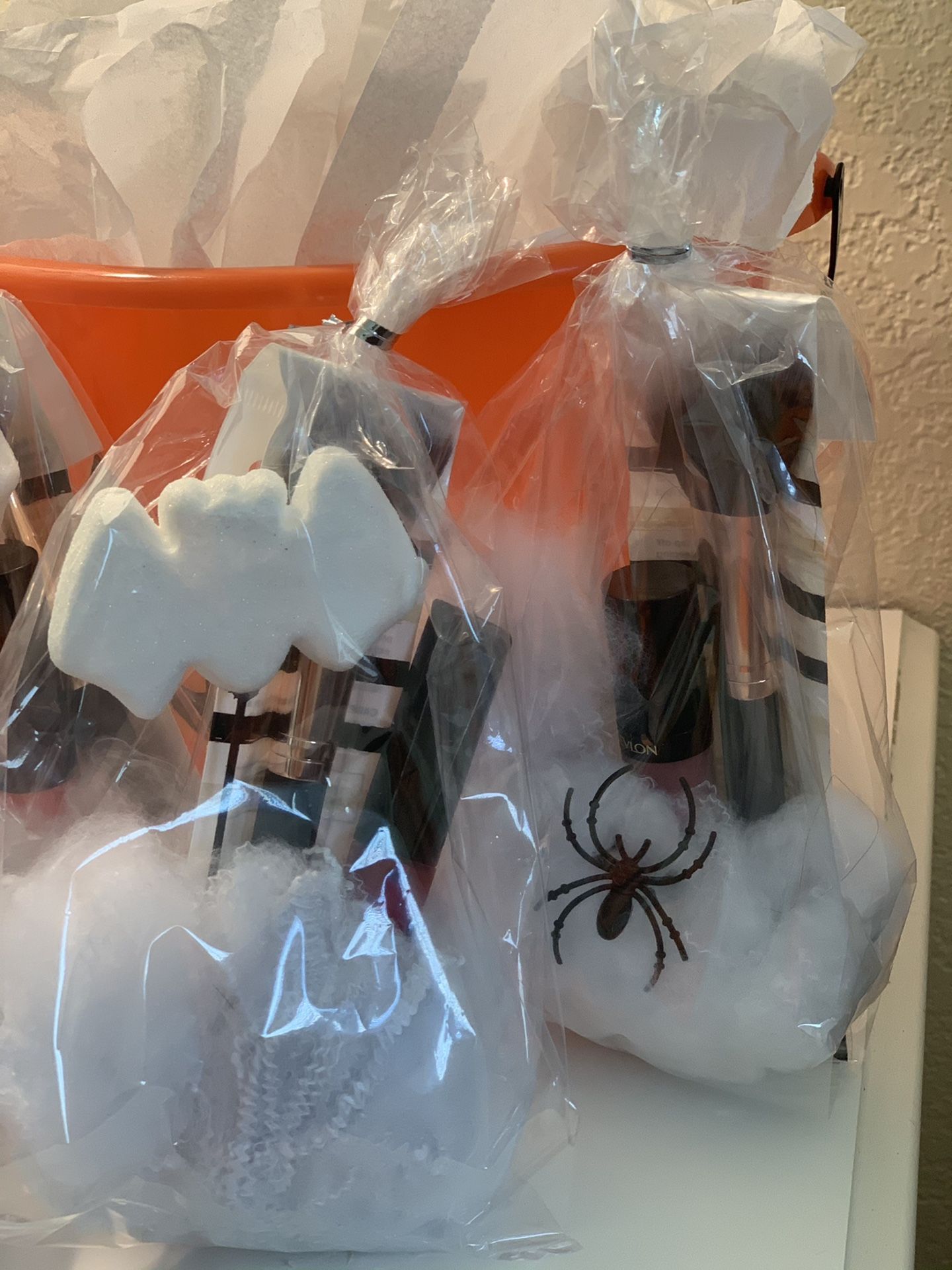 Cute Halloween themed bags ! Some come with beauty blenders, lip gloss, bobby pins and makeup brushes