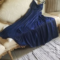 Prom Dress By Windsor $25 ( M)