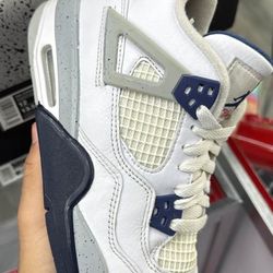 midnight navy jordan 4