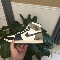 Jordan 1 Mocha Size 8