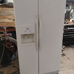 Refrigerator 