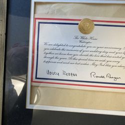 Collectible  President Reagan And Wife Golden Seal White House