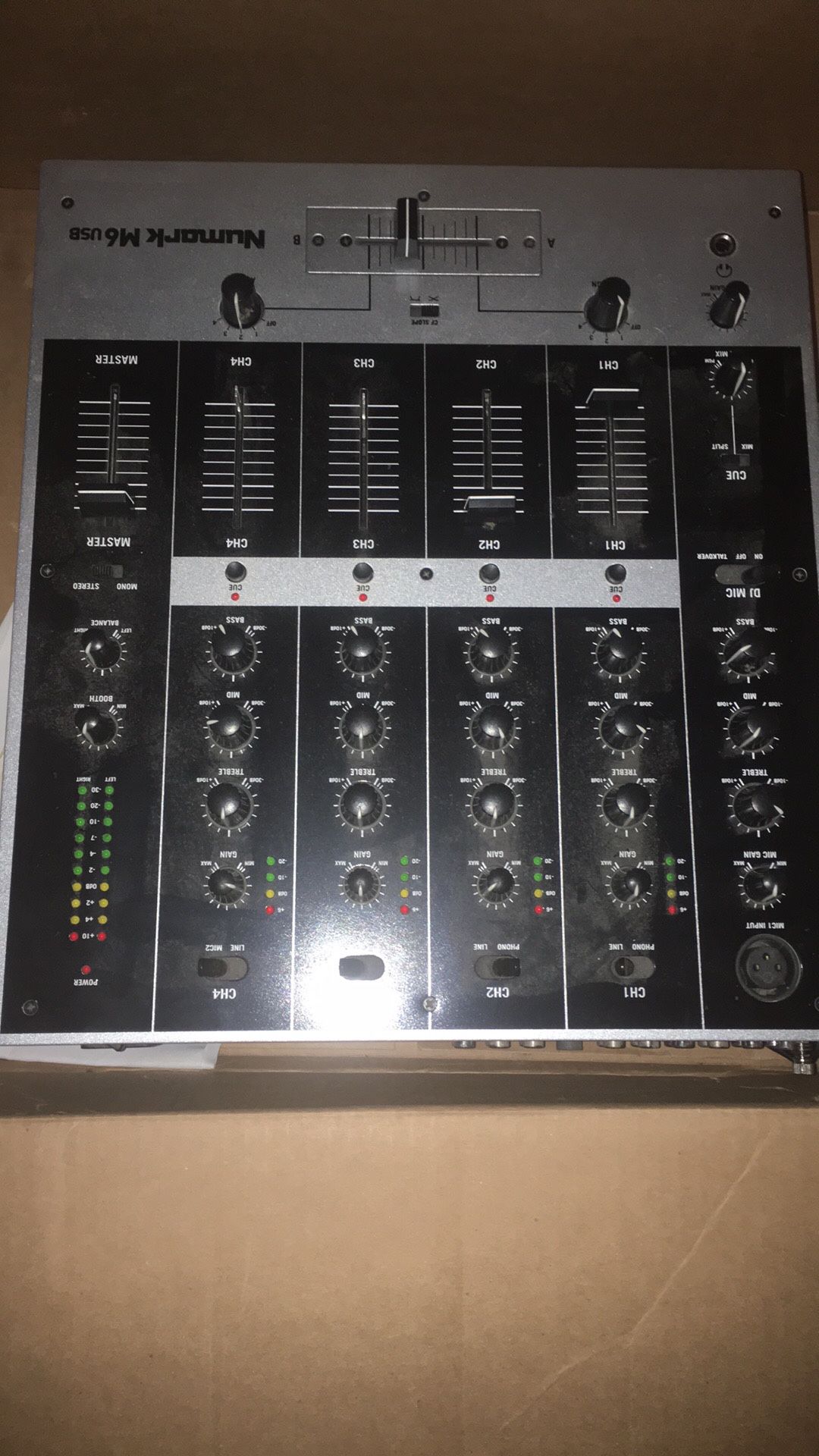 M6 4 channel mixer with turntables and all accessories