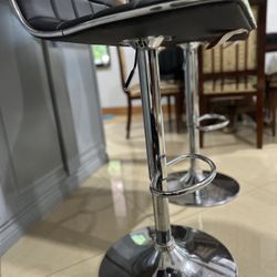 Set of 3 Modern Black Bar Stools – Adjustable Height, Great Condition