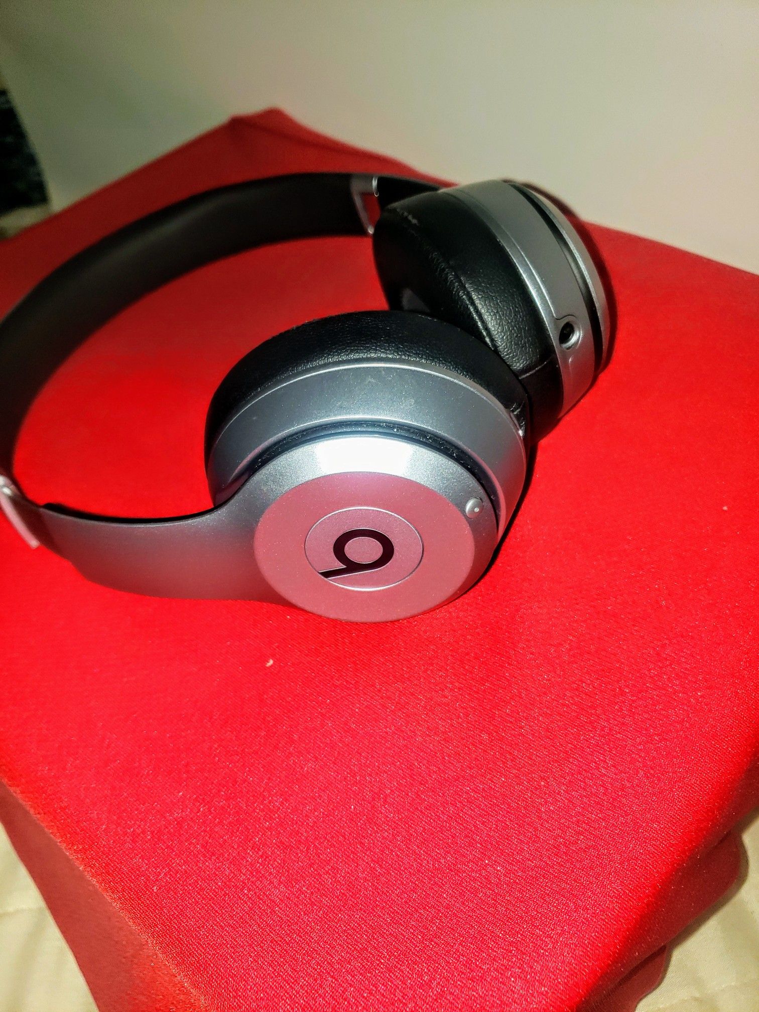 Beats Solo 2 Wireless Excellent Condition