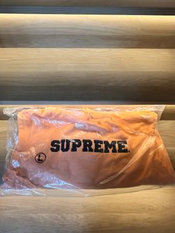 Supreme hoodie