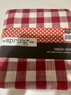 New Table Cloths (2) And 4 Matching Placemats For Outdoor/indoor