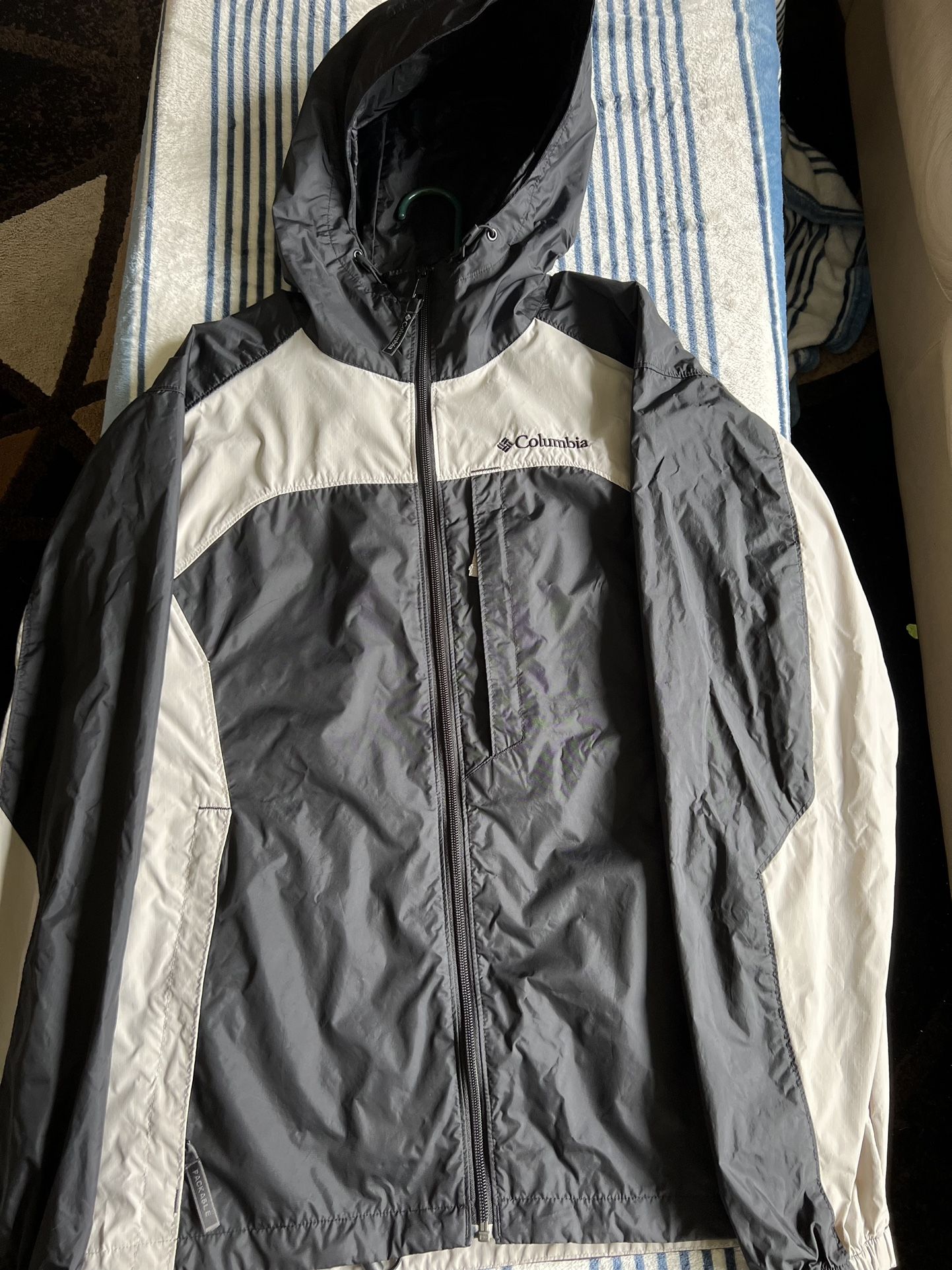 Columbia Men’s Wind Breaker