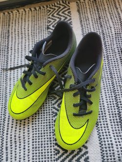 Nike 5.5 Youth/kids Soccer Cleats 