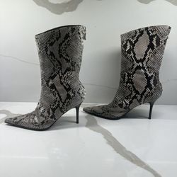 BCBGMaxazria snake roccia boots Woman’s Size 7.5 Made In Italy