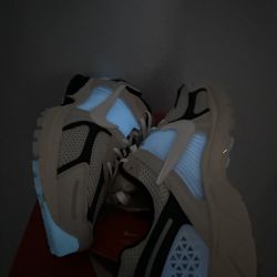 Nike vomero 5 “supersonic” 12US