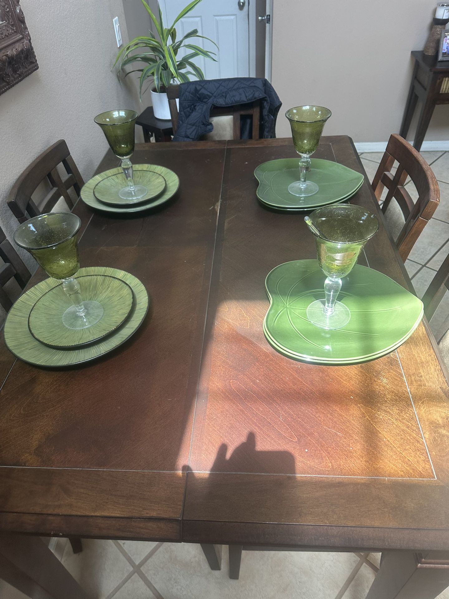 Semi New Dinning Table Set Of 6 Chairs And Table