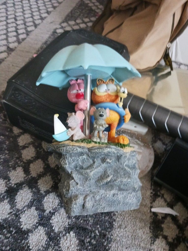 Ceramic Garfield Statue