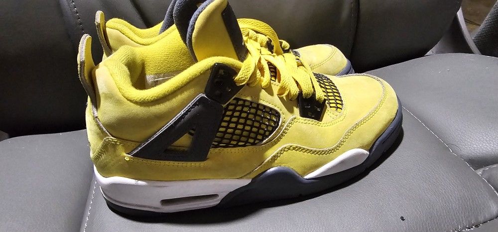 Size 5Y (GS) - Jordan 4 Retro Mid Lightning - Yellow