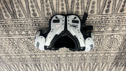 Douglas QBK Medium 18”-19” Football Shoulder Pads