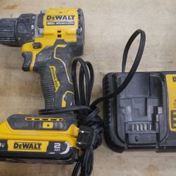 dewalt dcd794 drill w 2ah battery & dcb112 charger pre owned 883646-1