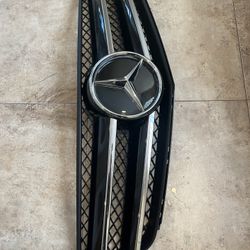 Mercedes Benz C250 Grill - Like New