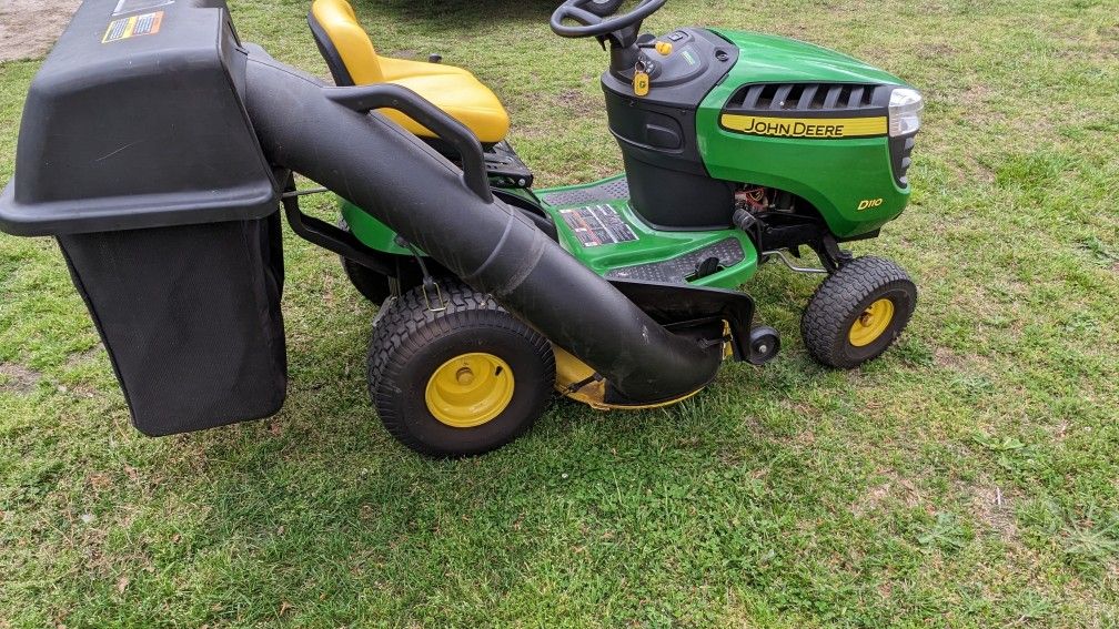 John Deere D110 Riding Lawn Mower, Bagger Included, Low Hours for Sale in Selma, NC OfferUp