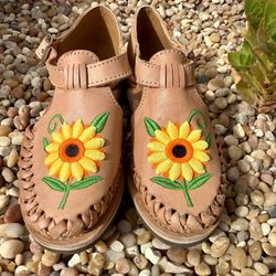 Beautiful Huarache For Child- Size 1 U.S. 