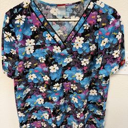 Large Women’s Dickies Scrub Top. Good Condition