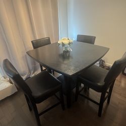 Dining Room Table w/ 4 Chairs