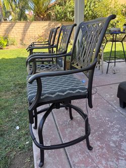 set of 4 heavy cast aluminum hanamint outdoor bar stool