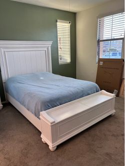 White Queen Bedroom Set – Storage Bed + Dresser + Mirror + Nightstand