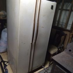 GE Side By Side  Refrigerator $75