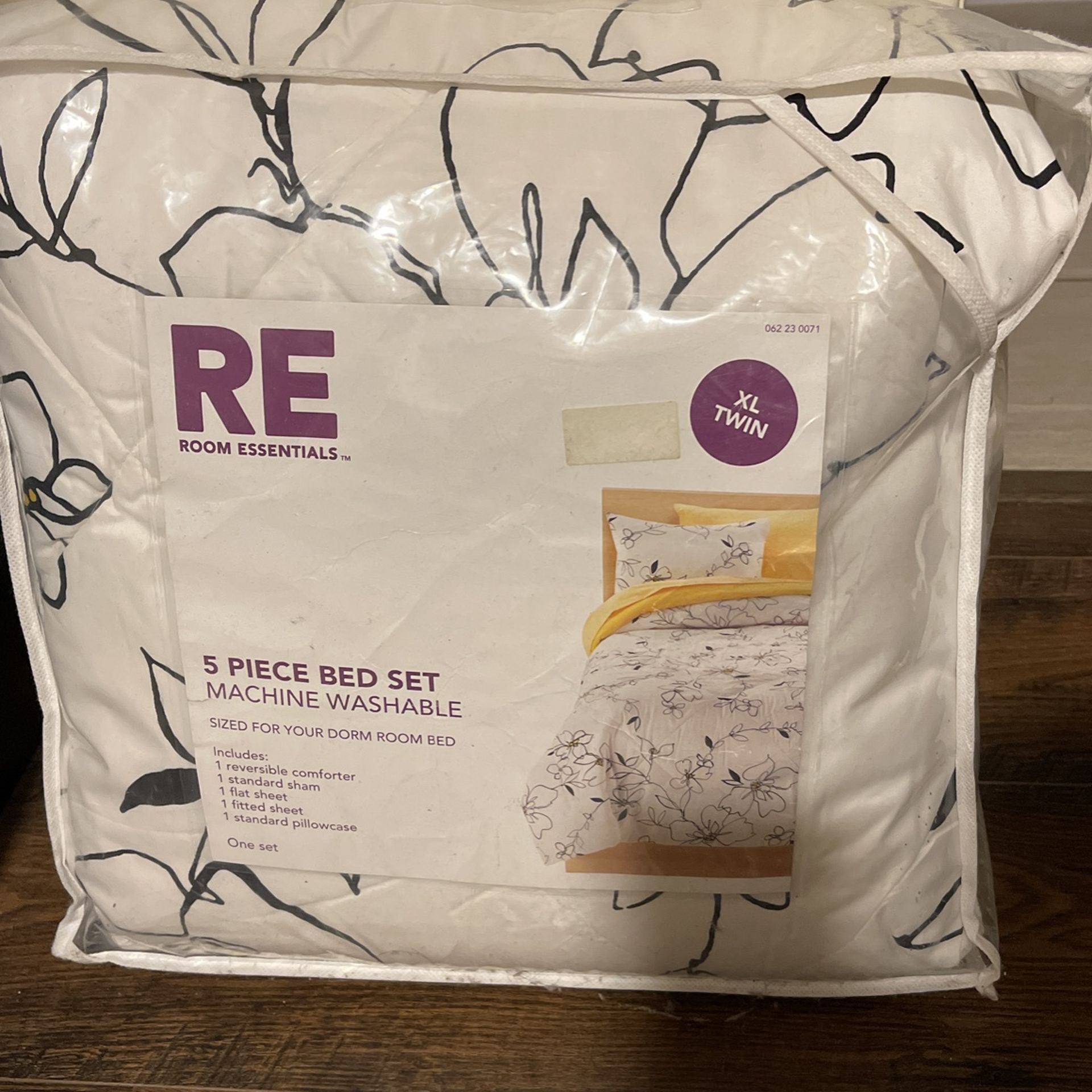 New XL Twin Comforter