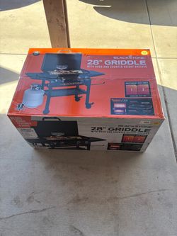 Blackstone 28" Griddle with Hood and Shelves