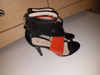 Women's heel: size 8