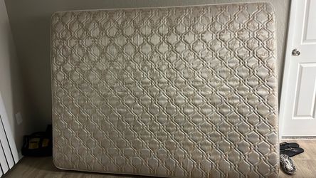 Queen bed was in a guest room no one slept in 50$