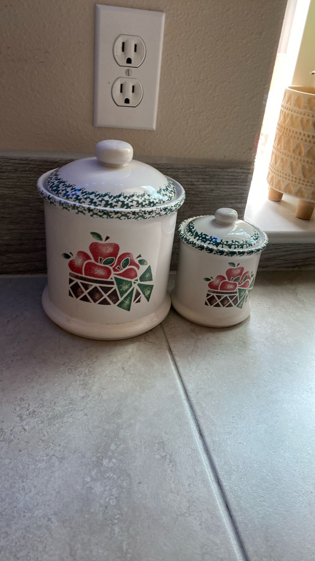 Kitchen containers