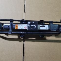 Ford Escape Mariner emergency scissor jack tool set spare tire liftkit OEM 05-12