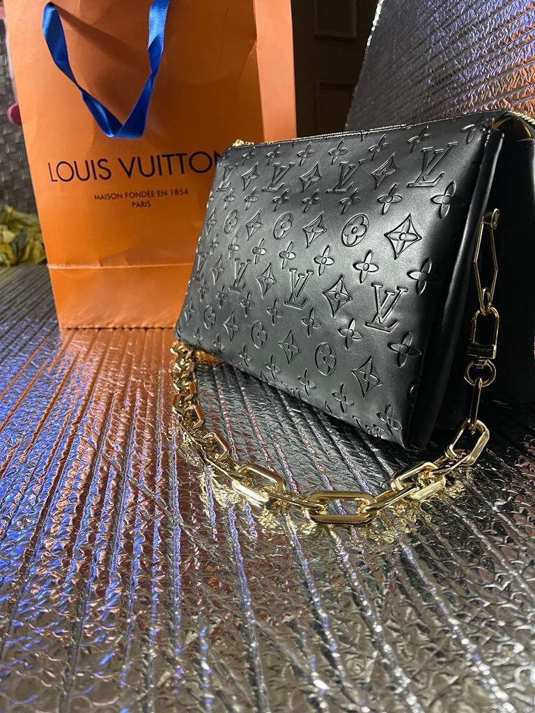 LOUIS VUITTON KEY POUCH CARD HOLDER for Sale in Rancho Cucamonga, CA -  OfferUp