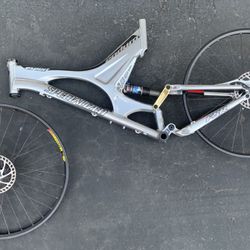 2004 Specialized Enduro Comp Full Suspension  Mountain Bike Silver  SIZE 19 "